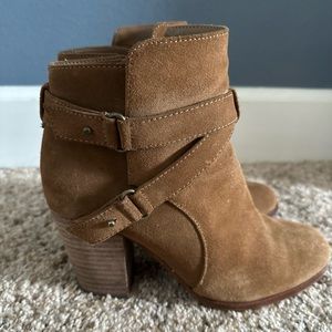 Gianni Bini size 8.5 suede boots